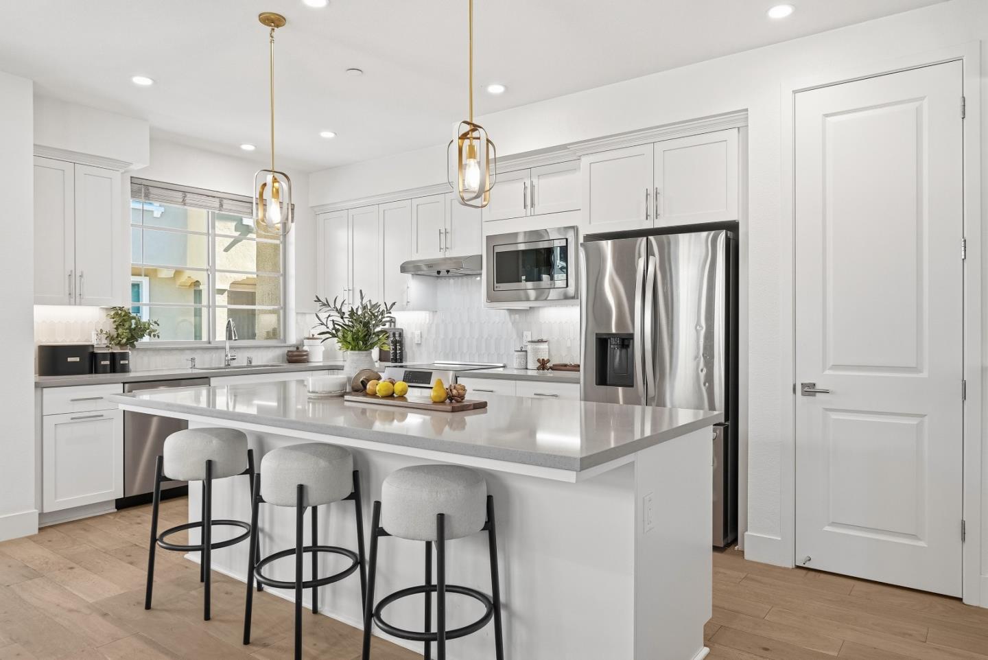 Detail Gallery Image 8 of 52 For 1208 San Ramon Ave, Mountain View,  CA 94043 - 4 Beds | 3/1 Baths