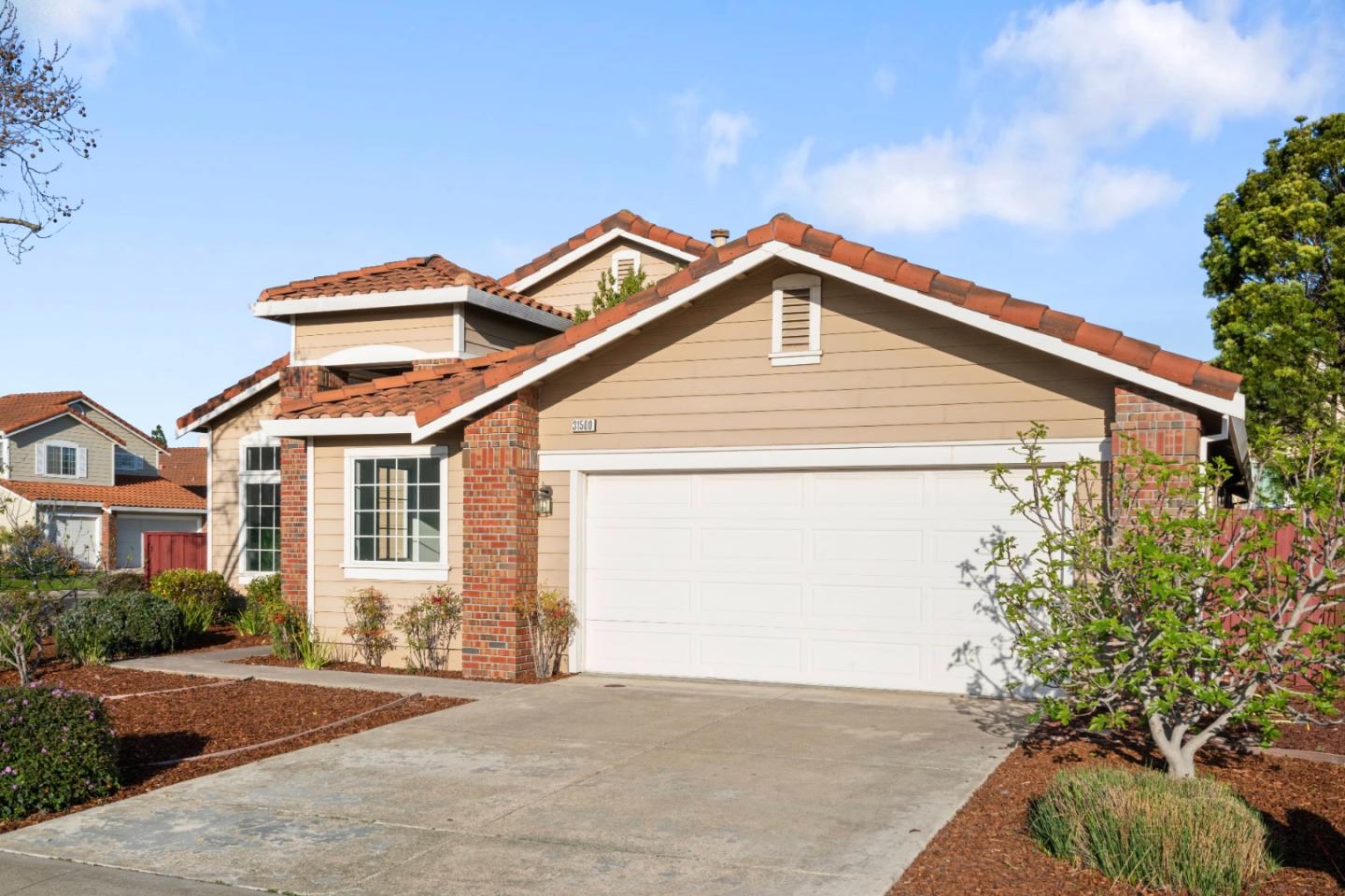 Detail Gallery Image 4 of 53 For 31500 Silvertide Dr, Union City,  CA 94587 - 4 Beds | 2 Baths