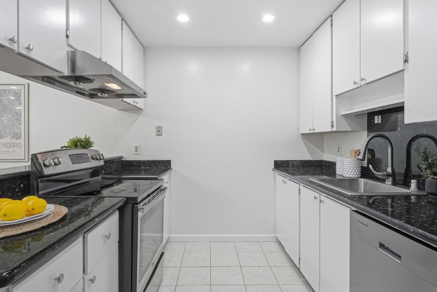 Detail Gallery Image 11 of 37 For 125 Connemara Way #85,  Sunnyvale,  CA 94087 - 2 Beds | 1 Baths