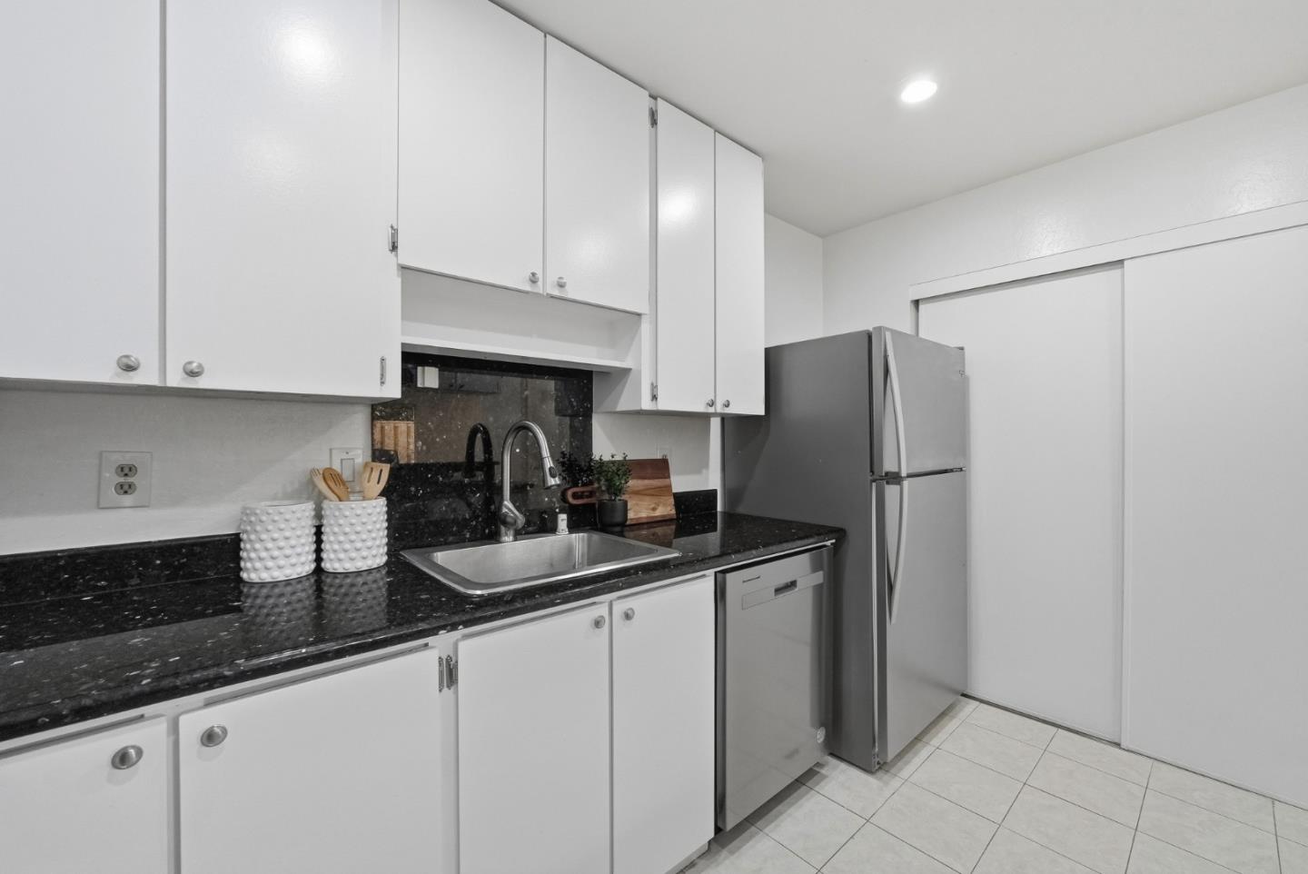 Detail Gallery Image 13 of 37 For 125 Connemara Way #85,  Sunnyvale,  CA 94087 - 2 Beds | 1 Baths