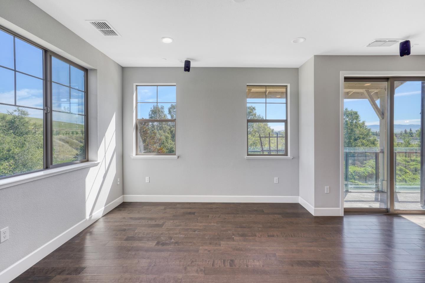 Detail Gallery Image 11 of 57 For 897 Tranquility Cir #5,  Livermore,  CA 94551 - 3 Beds | 3/1 Baths