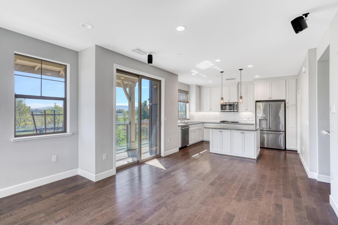 Detail Gallery Image 5 of 57 For 897 Tranquility Cir #5,  Livermore,  CA 94551 - 3 Beds | 3/1 Baths