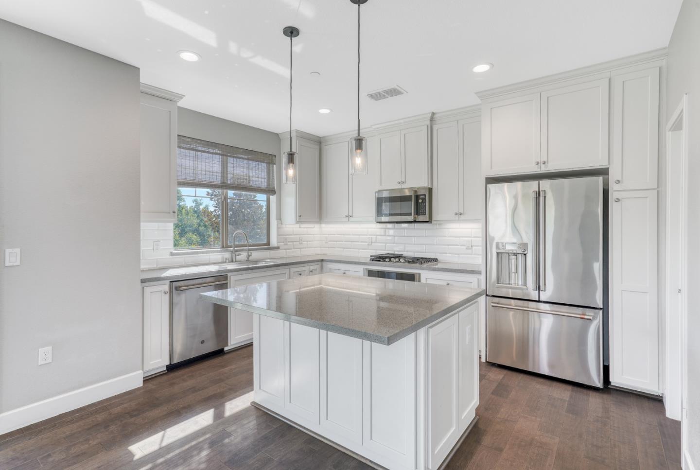 Detail Gallery Image 6 of 57 For 897 Tranquility Cir #5,  Livermore,  CA 94551 - 3 Beds | 3/1 Baths