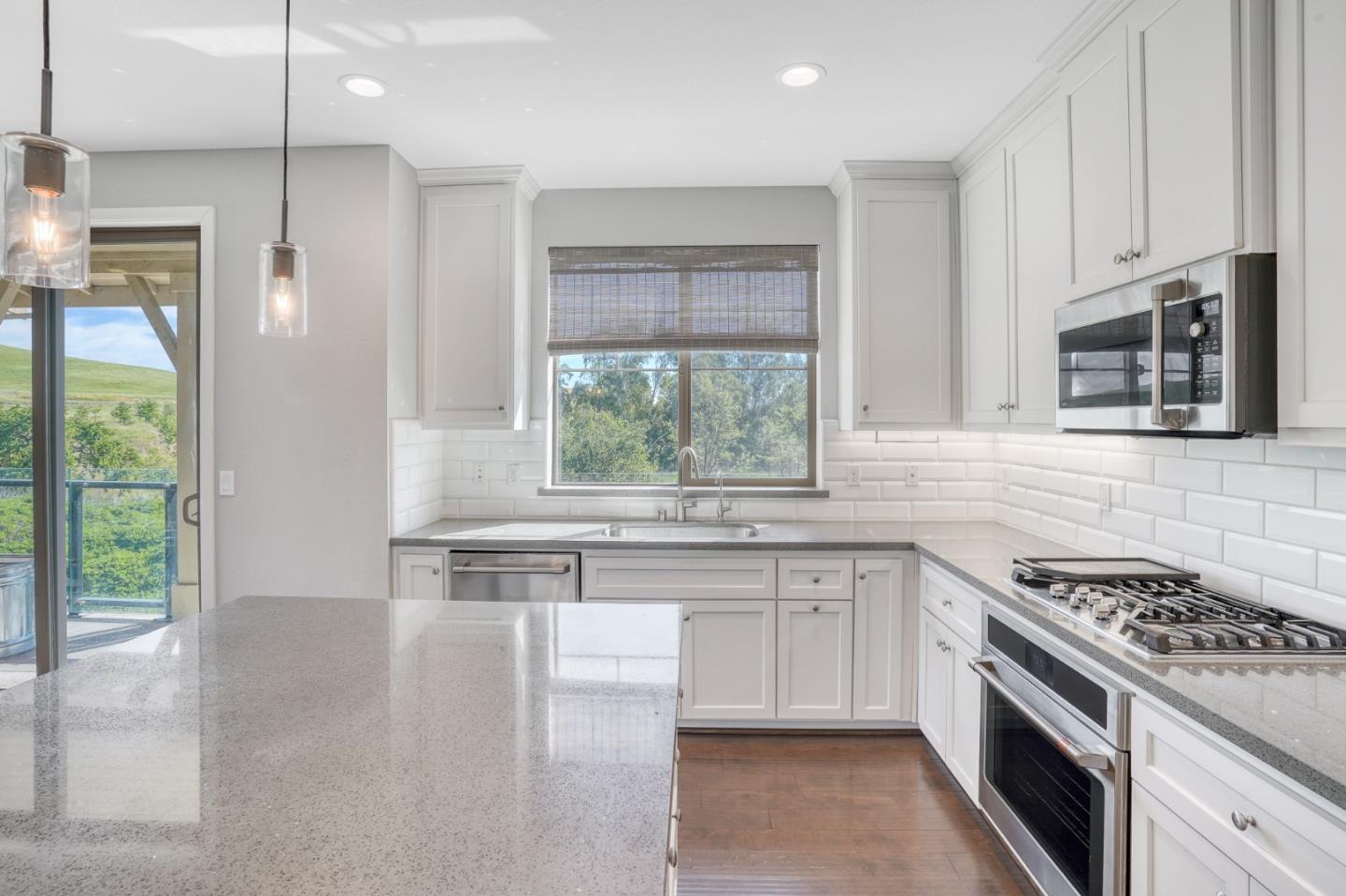 Detail Gallery Image 8 of 57 For 897 Tranquility Cir #5,  Livermore,  CA 94551 - 3 Beds | 3/1 Baths