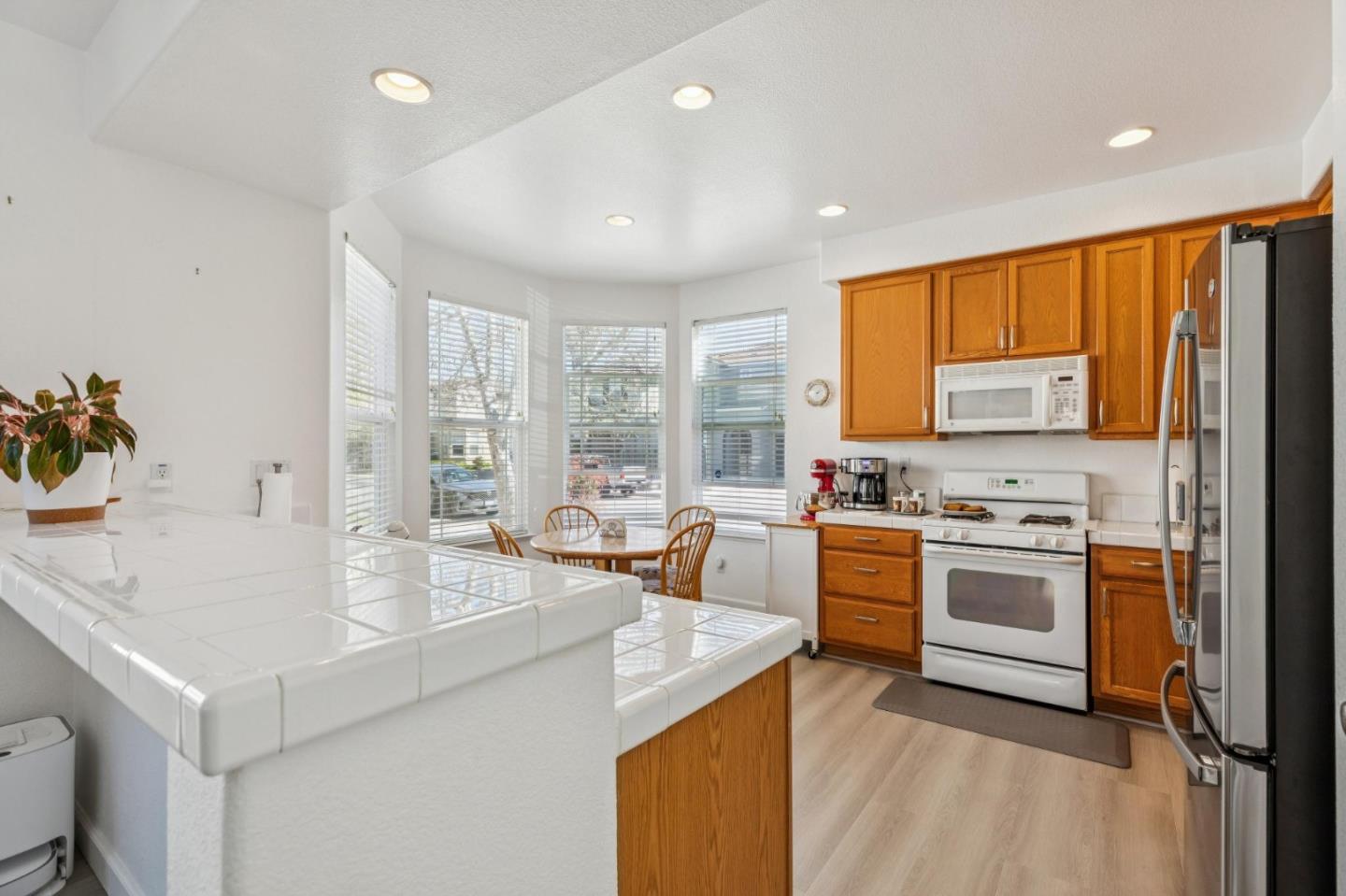 Detail Gallery Image 12 of 29 For 2428 Hanson Dr, Fairfield,  CA 94533 - 3 Beds | 2/1 Baths