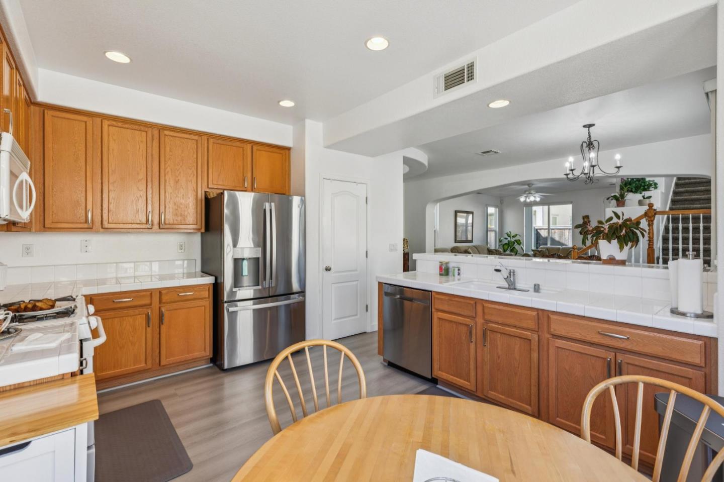 Detail Gallery Image 13 of 29 For 2428 Hanson Dr, Fairfield,  CA 94533 - 3 Beds | 2/1 Baths