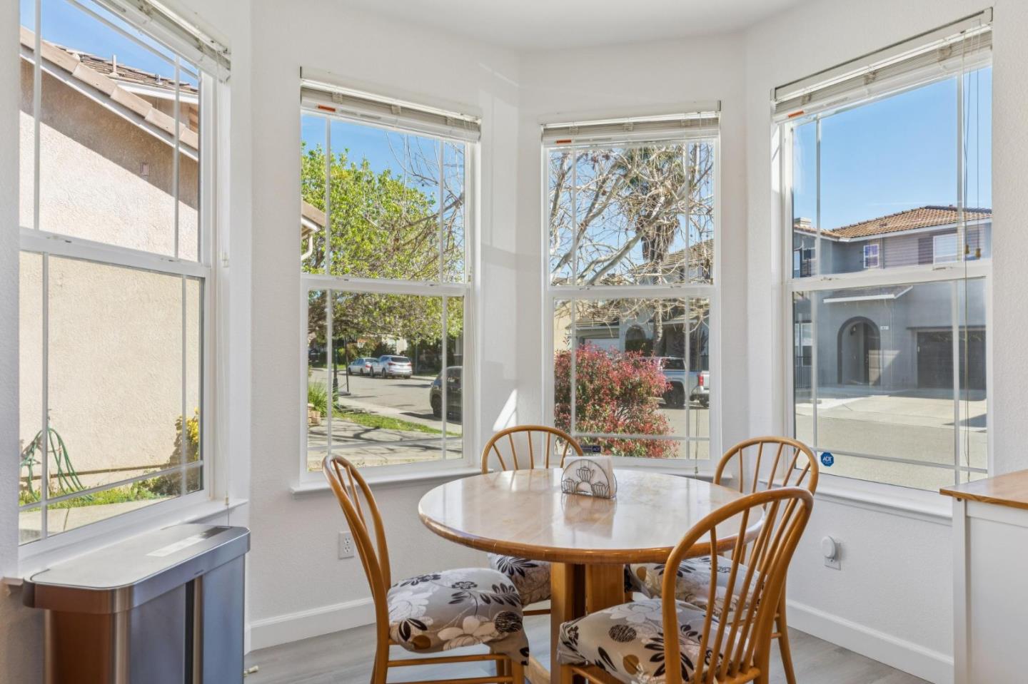 Detail Gallery Image 15 of 29 For 2428 Hanson Dr, Fairfield,  CA 94533 - 3 Beds | 2/1 Baths