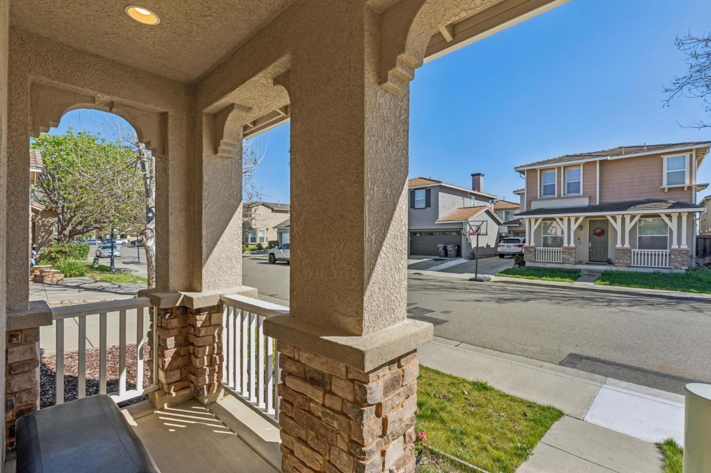 Detail Gallery Image 3 of 29 For 2428 Hanson Dr, Fairfield,  CA 94533 - 3 Beds | 2/1 Baths