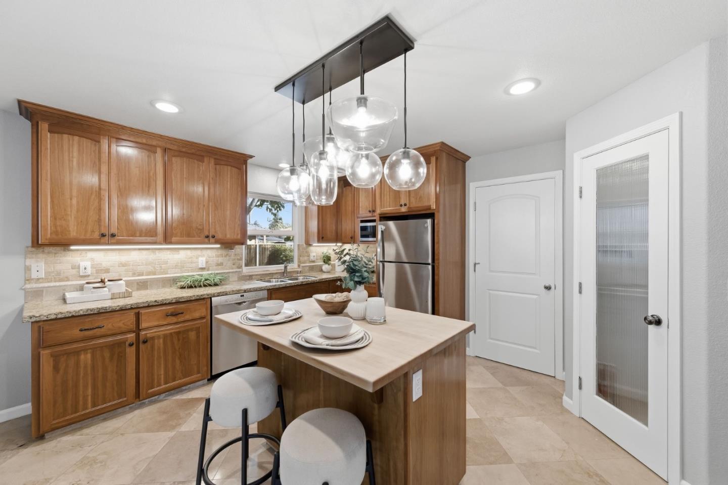 Detail Gallery Image 3 of 21 For 61 N Leigh Ave, Campbell,  CA 95008 - 3 Beds | 2 Baths