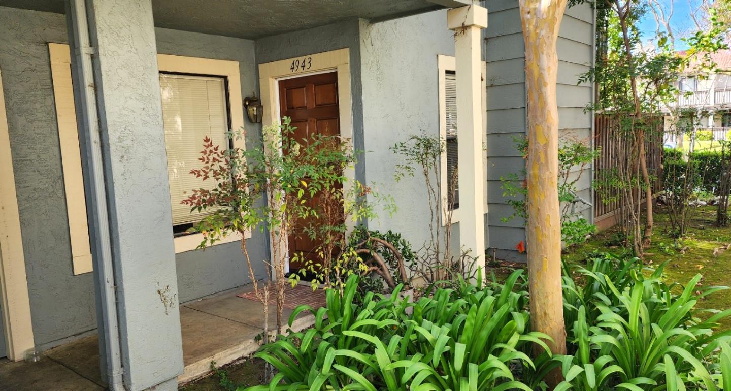 Detail Gallery Image 3 of 22 For 4943 Conway Ter, Fremont,  CA 94555 - 2 Beds | 2 Baths