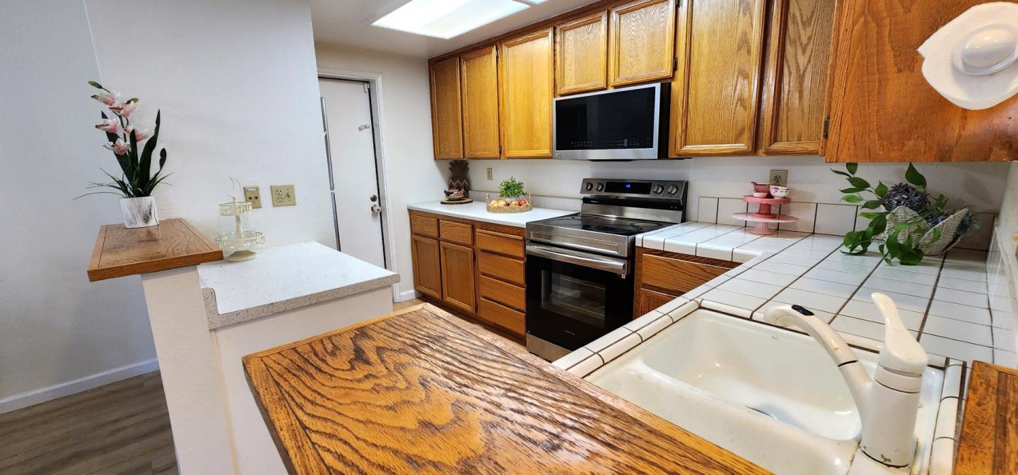 Detail Gallery Image 9 of 22 For 4943 Conway Ter, Fremont,  CA 94555 - 2 Beds | 2 Baths