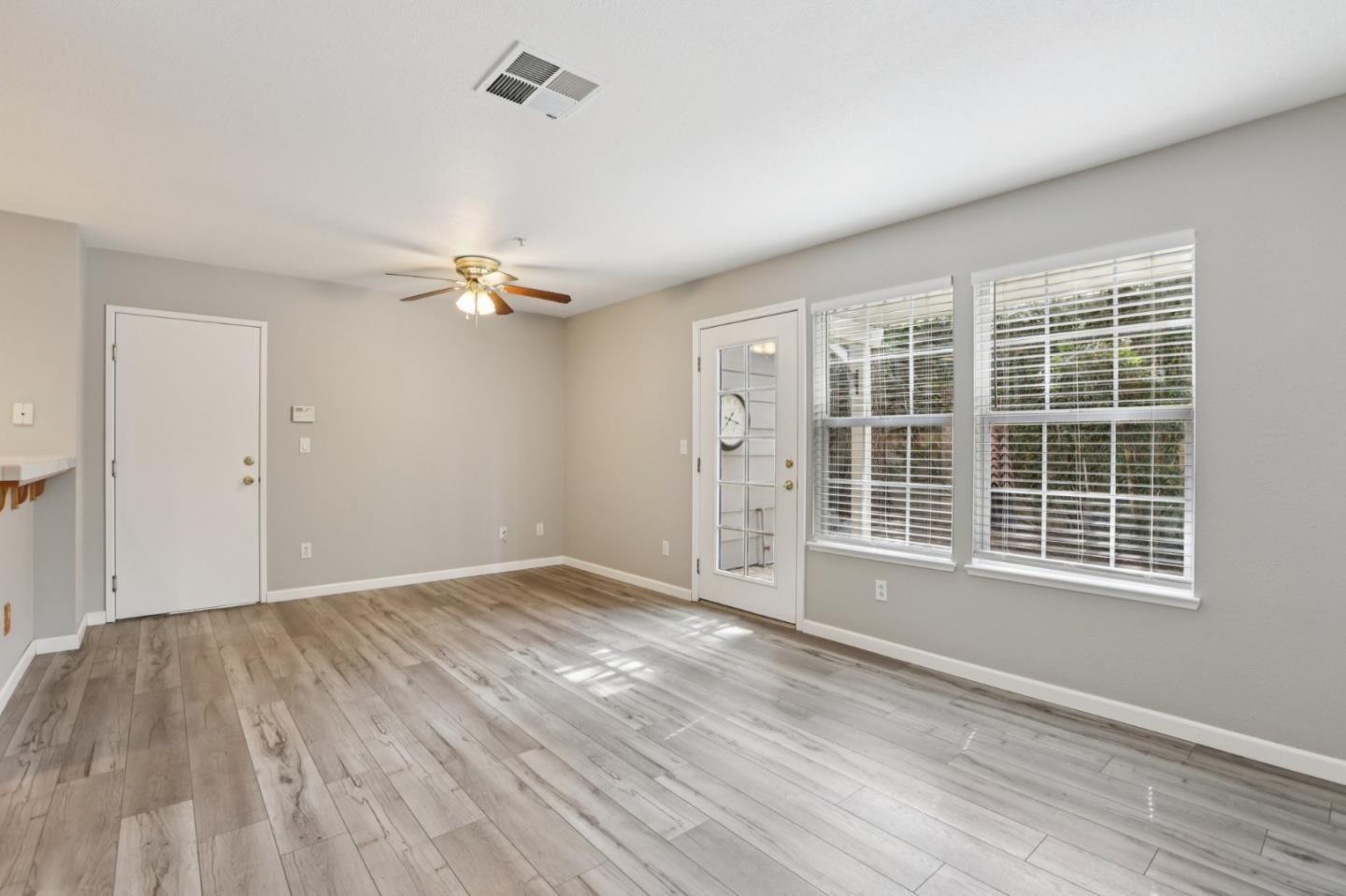 Detail Gallery Image 5 of 42 For 2159 Walsingham Ct #62,  Tracy,  CA 95376 - 3 Beds | 2/1 Baths