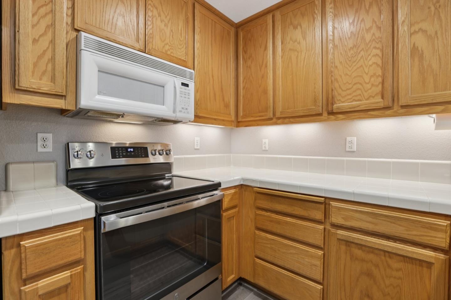 Detail Gallery Image 7 of 42 For 2159 Walsingham Ct #62,  Tracy,  CA 95376 - 3 Beds | 2/1 Baths