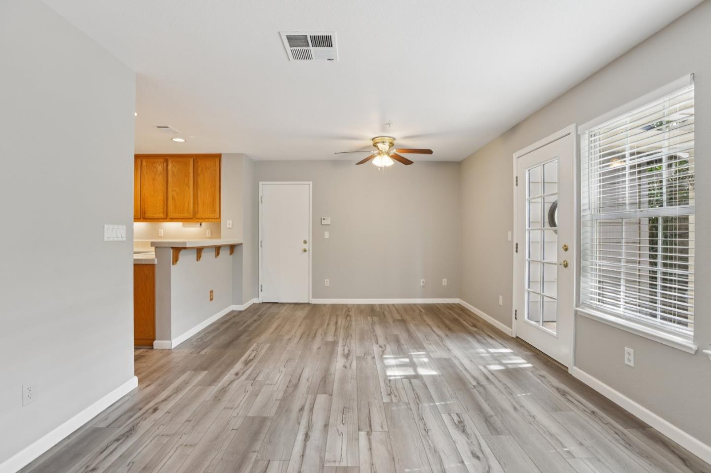 Detail Gallery Image 9 of 42 For 2159 Walsingham Ct #62,  Tracy,  CA 95376 - 3 Beds | 2/1 Baths