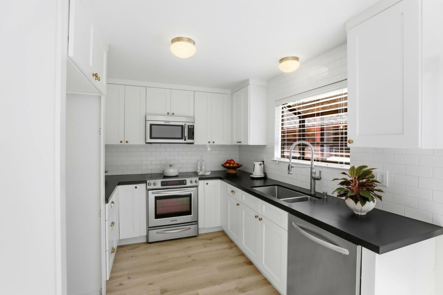 Detail Gallery Image 10 of 42 For 1555 Hecker Pass Rd #H102,  Gilroy,  CA 95020 - 2 Beds | 2 Baths