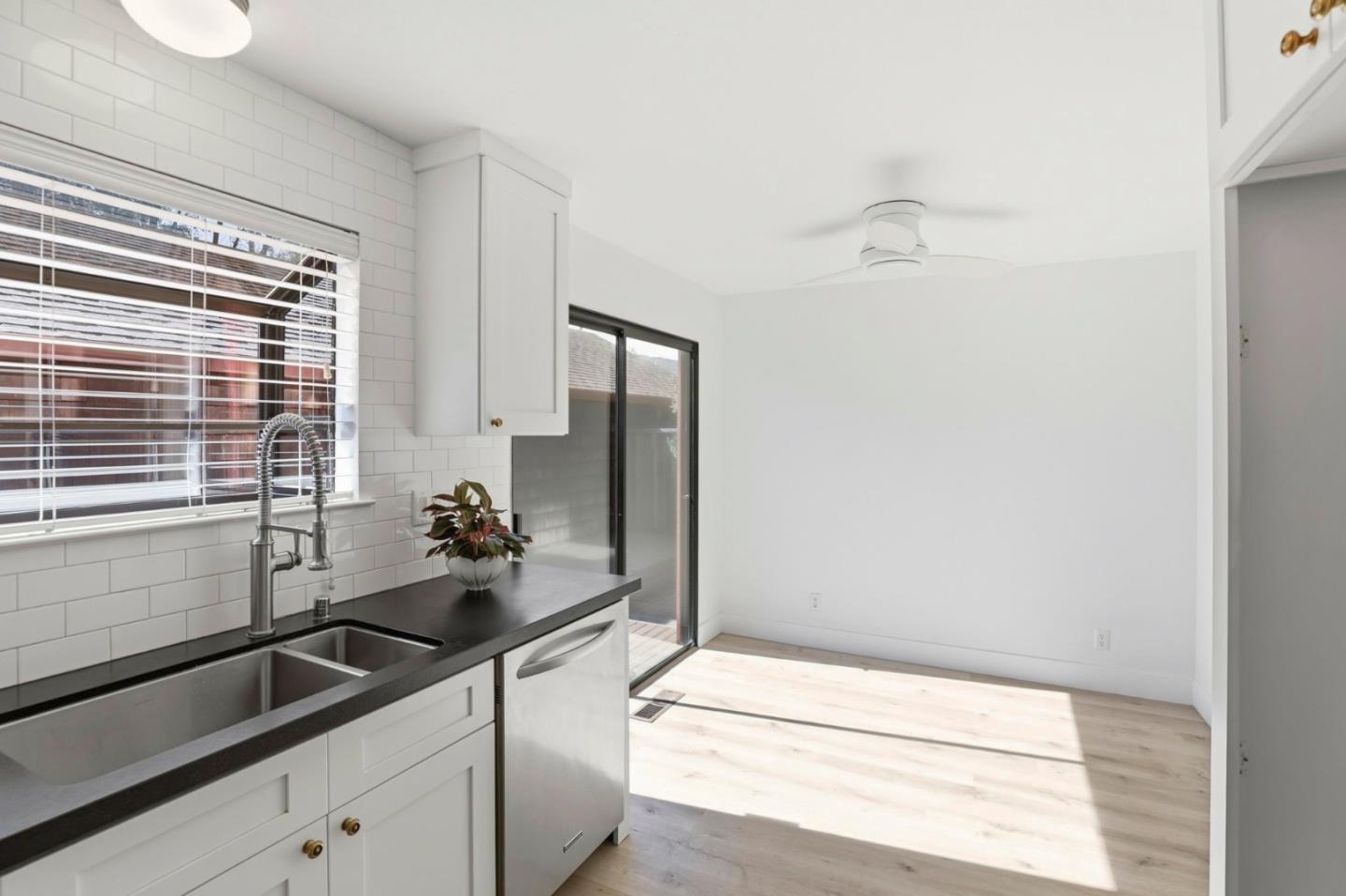 Detail Gallery Image 11 of 42 For 1555 Hecker Pass Rd #H102,  Gilroy,  CA 95020 - 2 Beds | 2 Baths