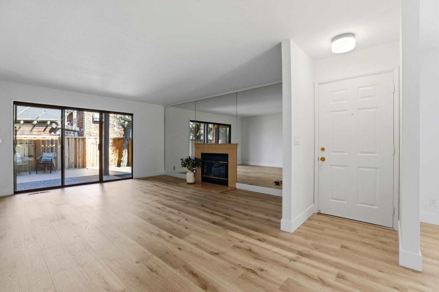 Detail Gallery Image 4 of 42 For 1555 Hecker Pass Rd #H102,  Gilroy,  CA 95020 - 2 Beds | 2 Baths