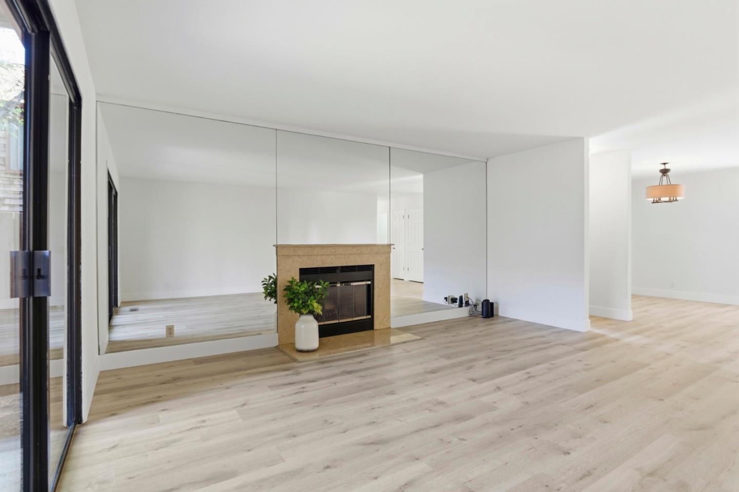 Detail Gallery Image 6 of 42 For 1555 Hecker Pass Rd #H102,  Gilroy,  CA 95020 - 2 Beds | 2 Baths