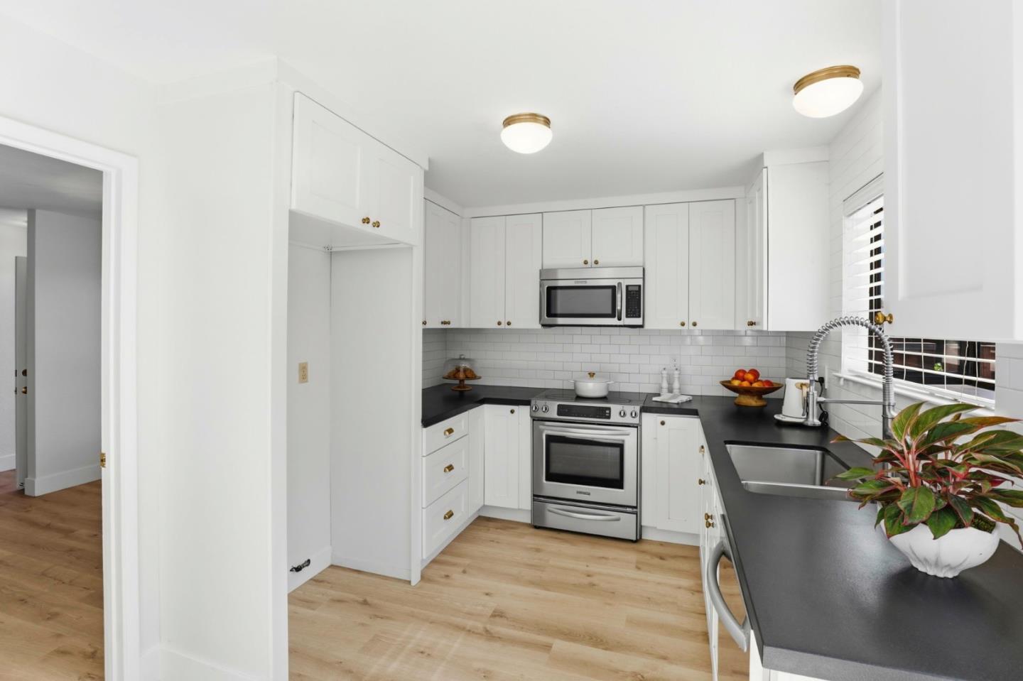 Detail Gallery Image 9 of 42 For 1555 Hecker Pass Rd #H102,  Gilroy,  CA 95020 - 2 Beds | 2 Baths