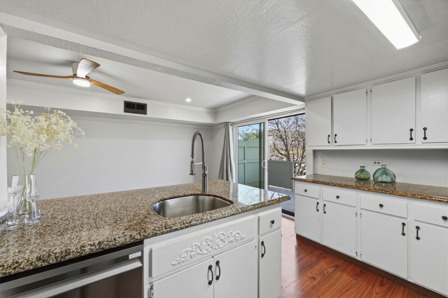 Detail Gallery Image 11 of 43 For 1214 Admiralty Ln, Foster City,  CA 94404 - 3 Beds | 2/1 Baths