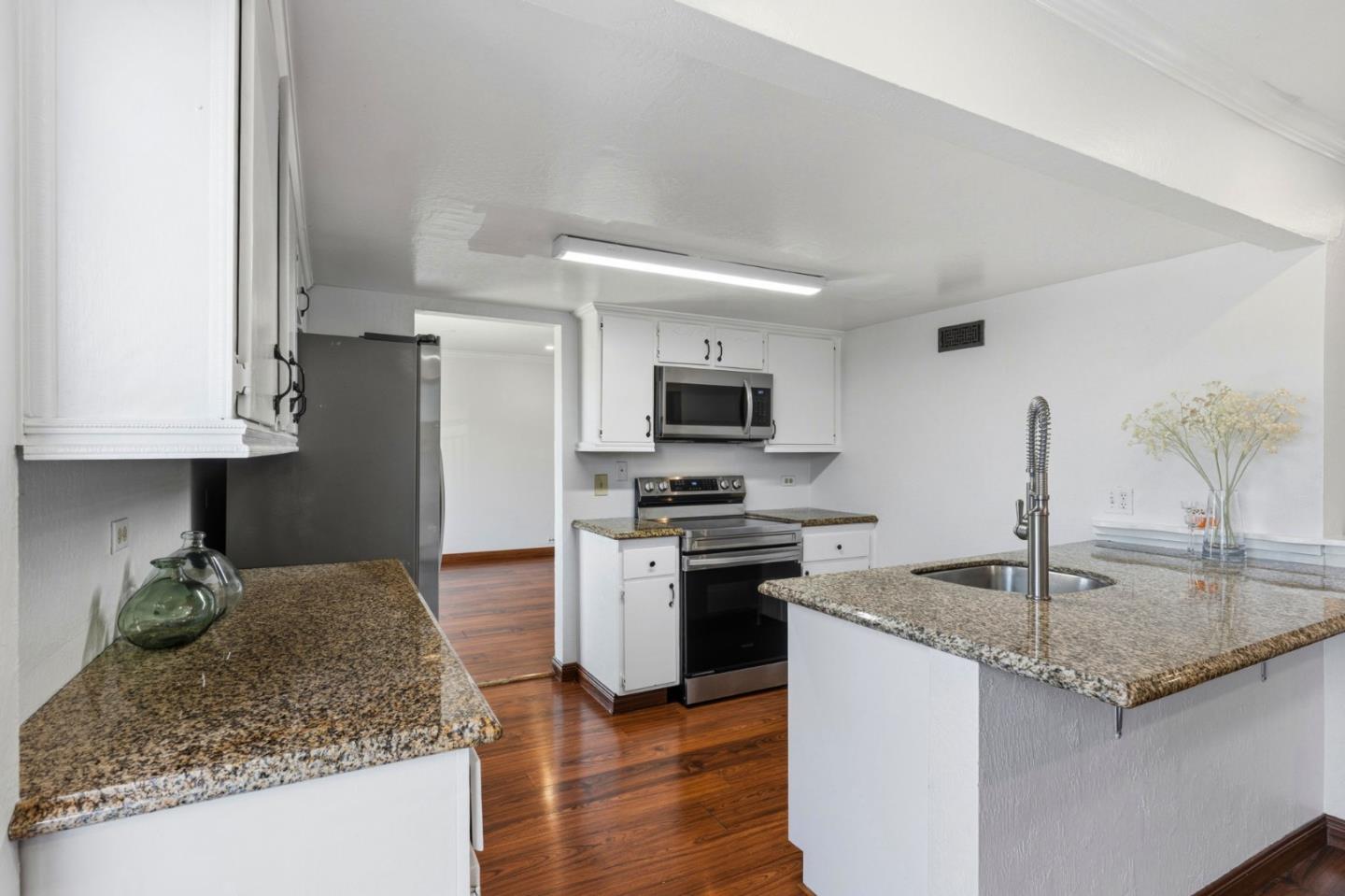 Detail Gallery Image 13 of 43 For 1214 Admiralty Ln, Foster City,  CA 94404 - 3 Beds | 2/1 Baths