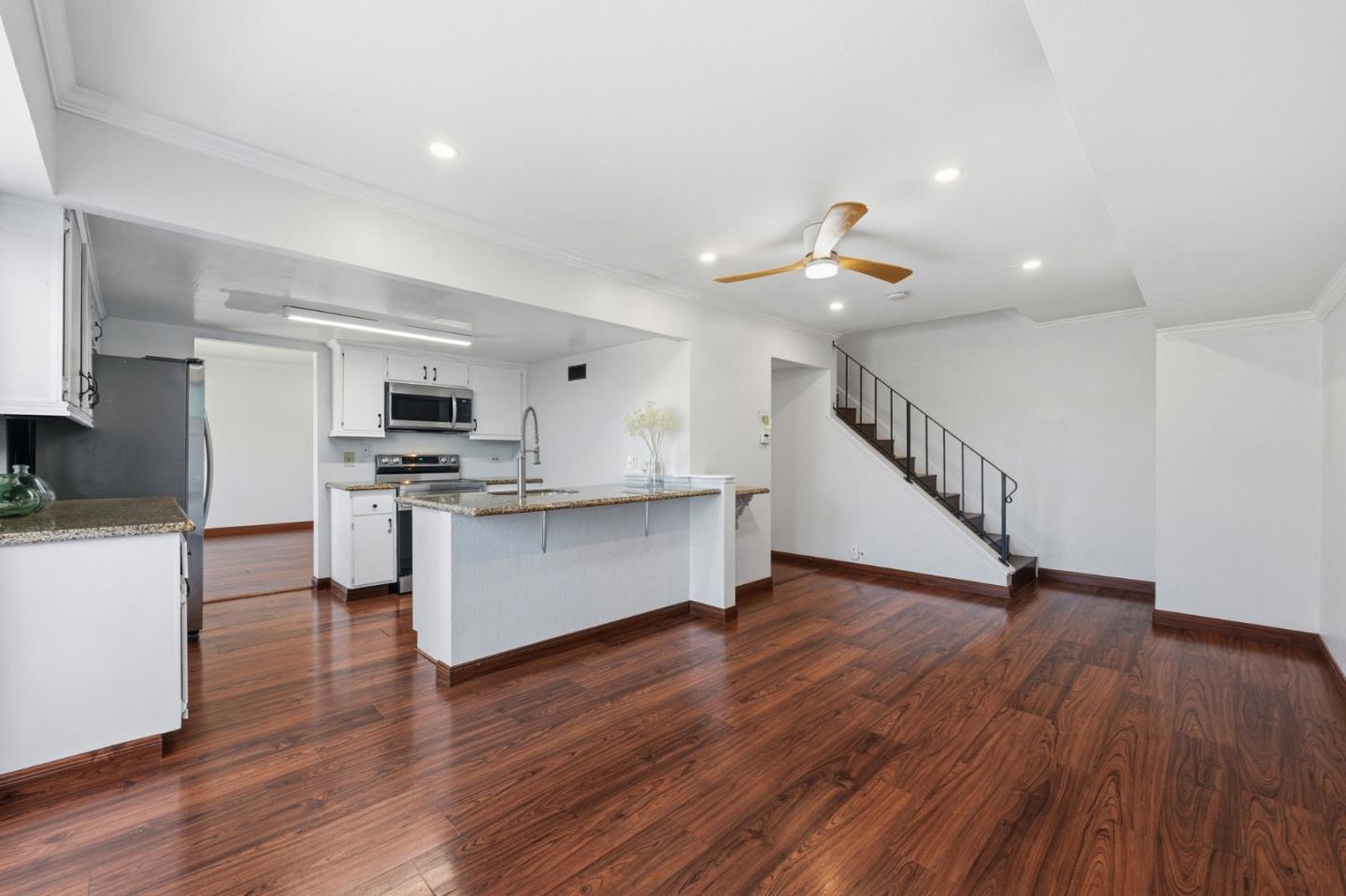 Detail Gallery Image 18 of 43 For 1214 Admiralty Ln, Foster City,  CA 94404 - 3 Beds | 2/1 Baths