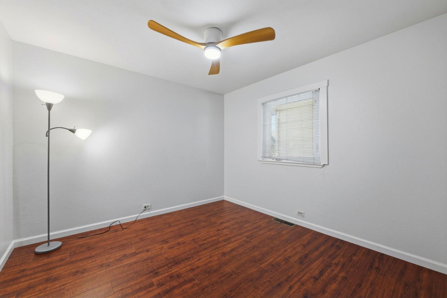 Detail Gallery Image 26 of 43 For 1214 Admiralty Ln, Foster City,  CA 94404 - 3 Beds | 2/1 Baths