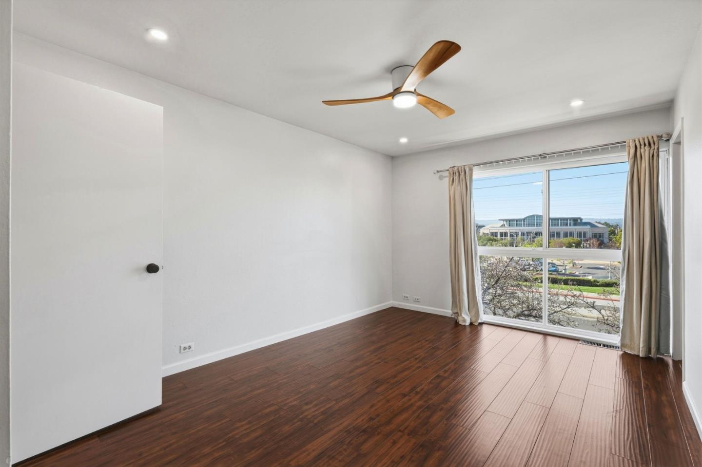 Detail Gallery Image 29 of 43 For 1214 Admiralty Ln, Foster City,  CA 94404 - 3 Beds | 2/1 Baths