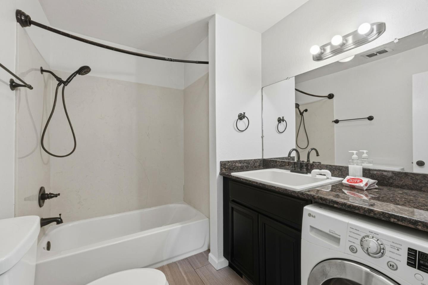 Detail Gallery Image 33 of 43 For 1214 Admiralty Ln, Foster City,  CA 94404 - 3 Beds | 2/1 Baths