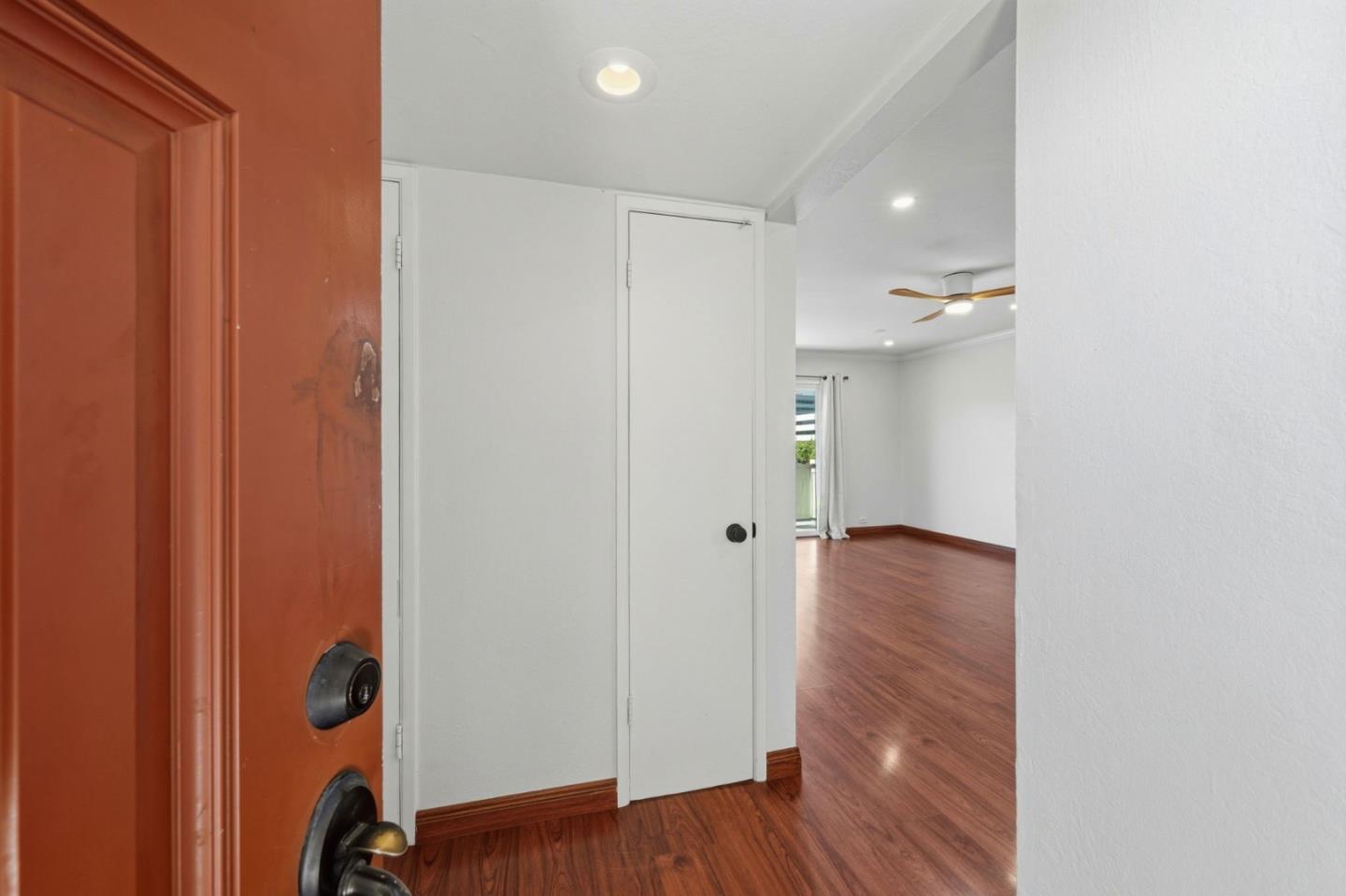 Detail Gallery Image 4 of 43 For 1214 Admiralty Ln, Foster City,  CA 94404 - 3 Beds | 2/1 Baths