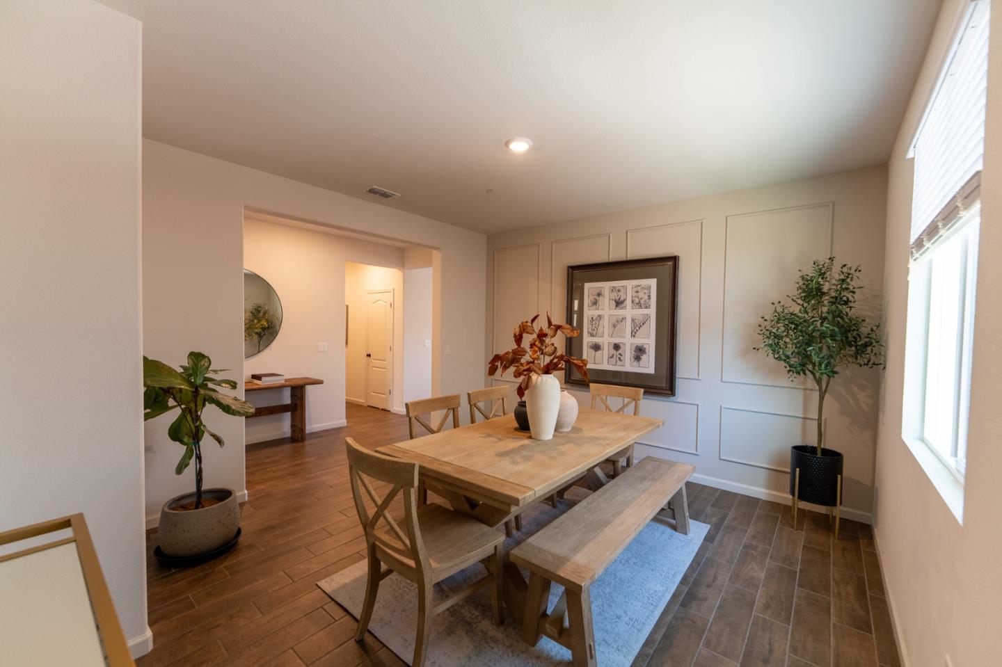 Detail Gallery Image 18 of 61 For 1880 Violet Dr, Hollister,  CA 95023 - 5 Beds | 3/1 Baths