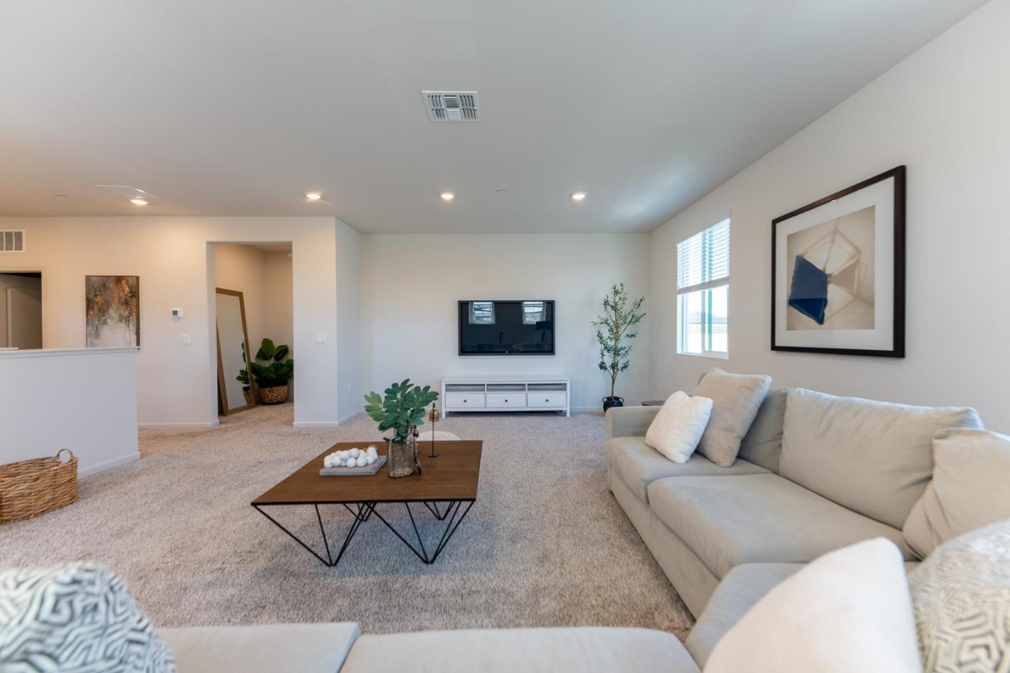 Detail Gallery Image 23 of 61 For 1880 Violet Dr, Hollister,  CA 95023 - 5 Beds | 3/1 Baths