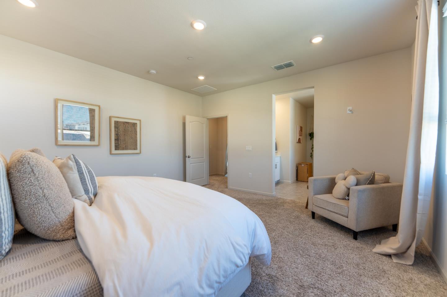 Detail Gallery Image 28 of 61 For 1880 Violet Dr, Hollister,  CA 95023 - 5 Beds | 3/1 Baths