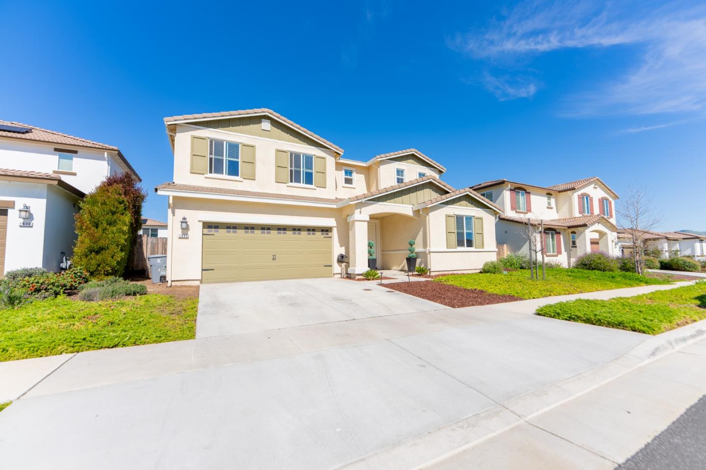 Detail Gallery Image 3 of 61 For 1880 Violet Dr, Hollister,  CA 95023 - 5 Beds | 3/1 Baths