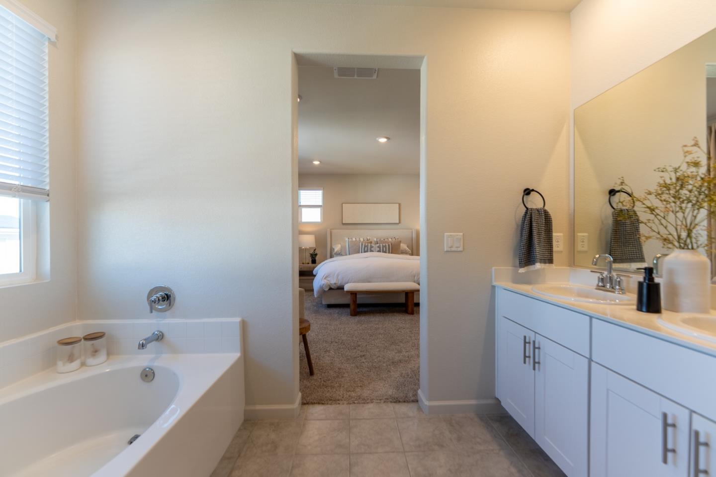 Detail Gallery Image 31 of 61 For 1880 Violet Dr, Hollister,  CA 95023 - 5 Beds | 3/1 Baths