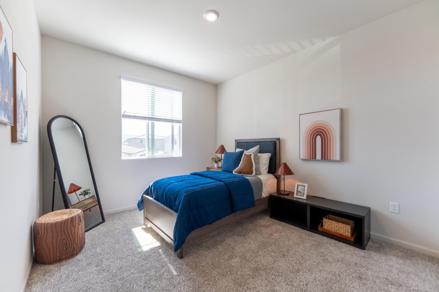 Detail Gallery Image 37 of 61 For 1880 Violet Dr, Hollister,  CA 95023 - 5 Beds | 3/1 Baths