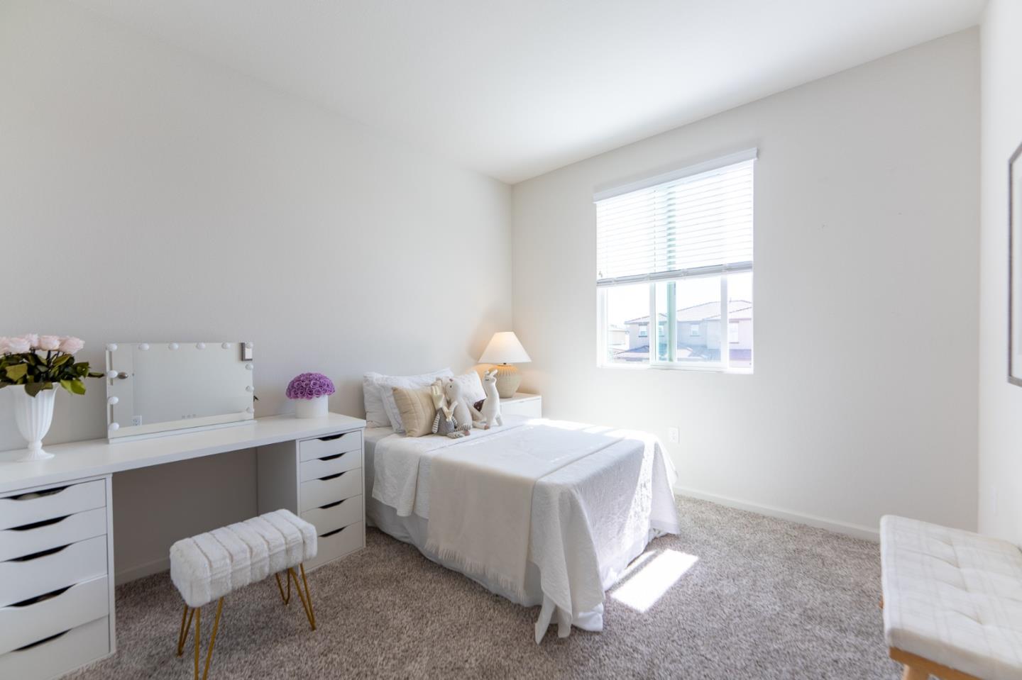 Detail Gallery Image 38 of 61 For 1880 Violet Dr, Hollister,  CA 95023 - 5 Beds | 3/1 Baths