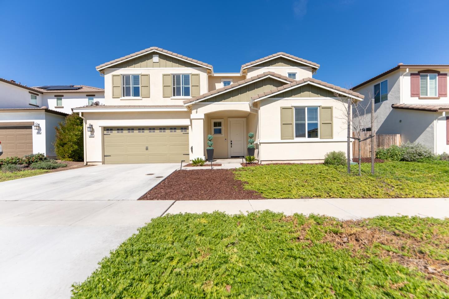 Detail Gallery Image 4 of 61 For 1880 Violet Dr, Hollister,  CA 95023 - 5 Beds | 3/1 Baths