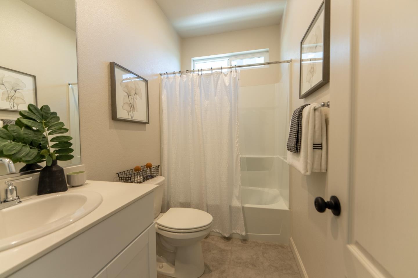Detail Gallery Image 44 of 61 For 1880 Violet Dr, Hollister,  CA 95023 - 5 Beds | 3/1 Baths