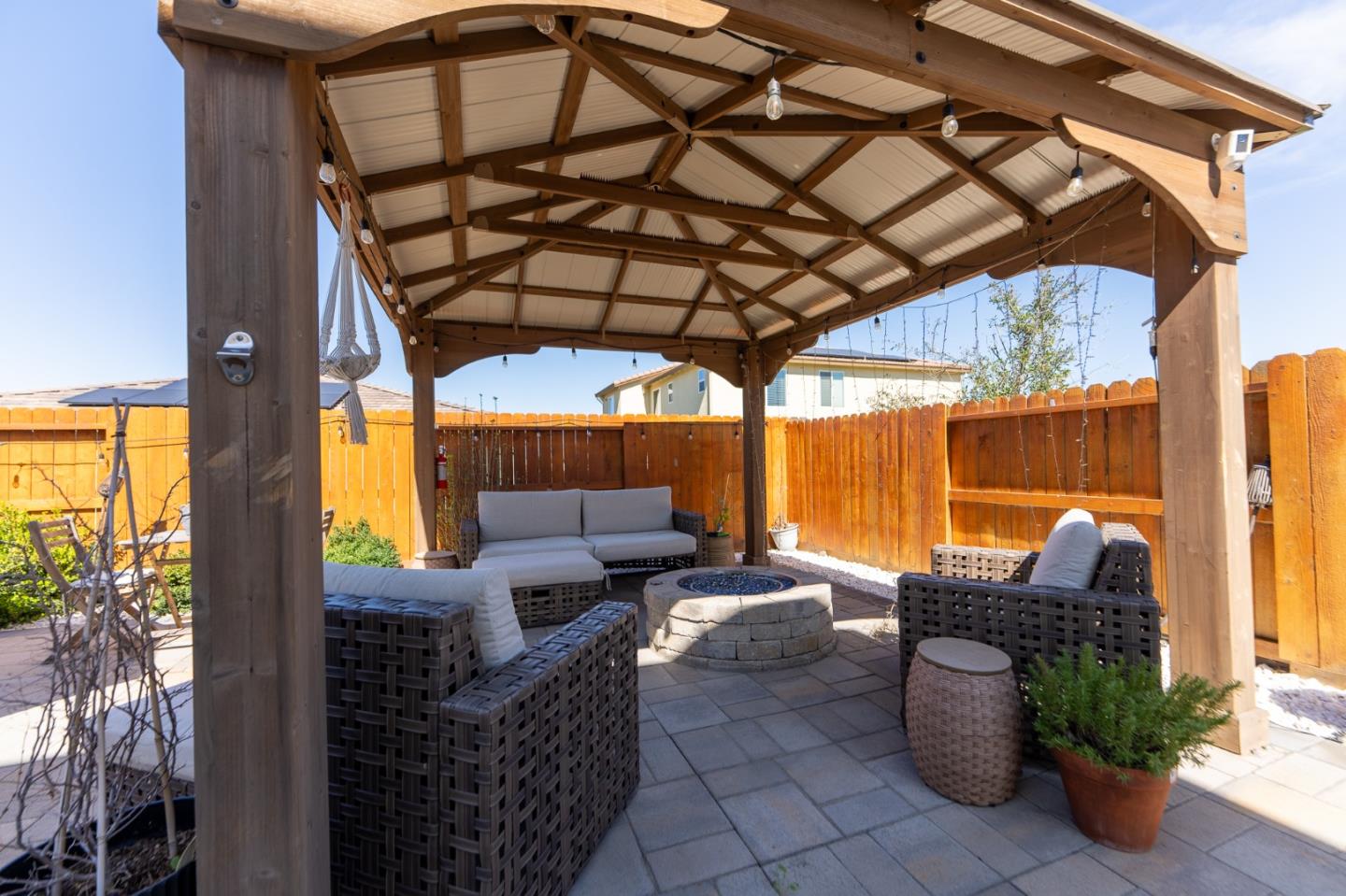 Detail Gallery Image 48 of 61 For 1880 Violet Dr, Hollister,  CA 95023 - 5 Beds | 3/1 Baths