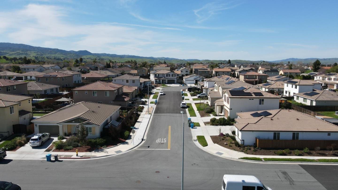 Detail Gallery Image 54 of 61 For 1880 Violet Dr, Hollister,  CA 95023 - 5 Beds | 3/1 Baths