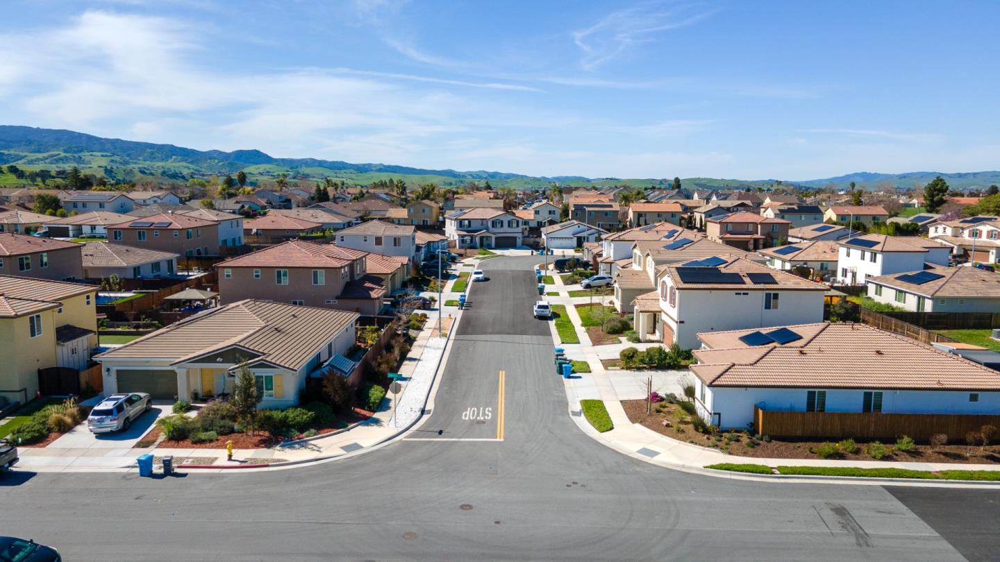 Detail Gallery Image 55 of 61 For 1880 Violet Dr, Hollister,  CA 95023 - 5 Beds | 3/1 Baths