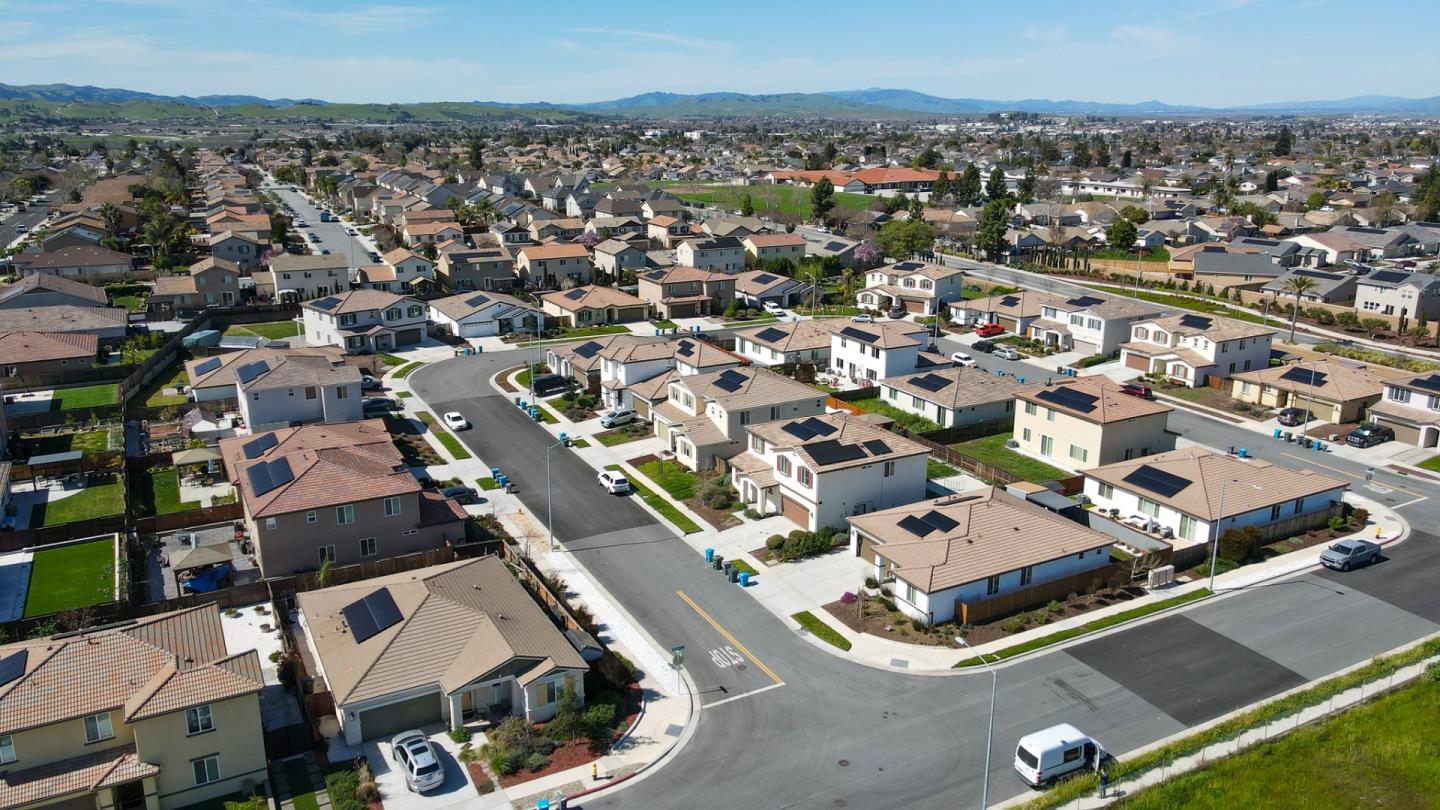 Detail Gallery Image 57 of 61 For 1880 Violet Dr, Hollister,  CA 95023 - 5 Beds | 3/1 Baths