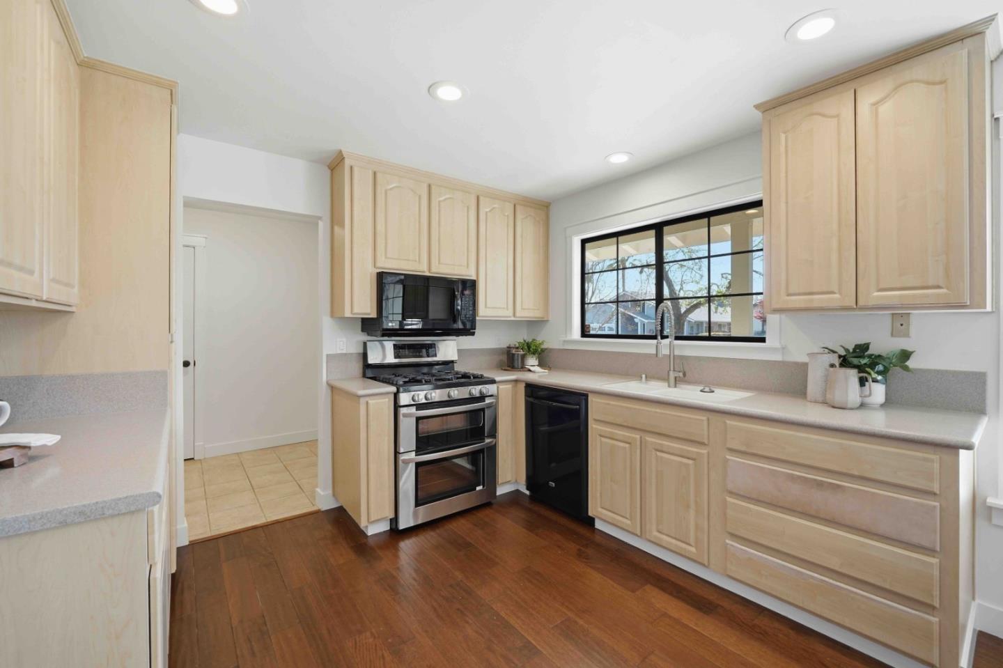 Detail Gallery Image 11 of 36 For 17266 James Lex Ln, Morgan Hill,  CA 95037 - 4 Beds | 2/1 Baths