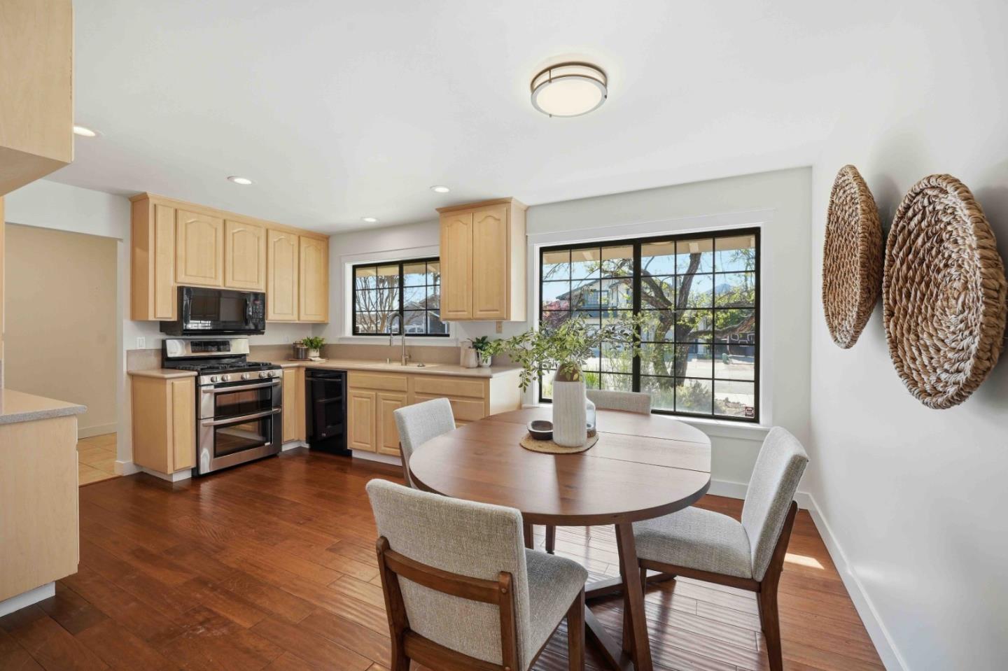 Detail Gallery Image 8 of 36 For 17266 James Lex Ln, Morgan Hill,  CA 95037 - 4 Beds | 2/1 Baths