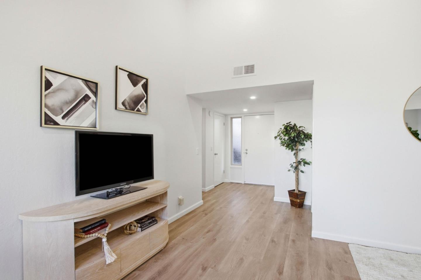 Detail Gallery Image 7 of 25 For 127 Milmar Way, Los Gatos,  CA 95032 - 2 Beds | 2 Baths