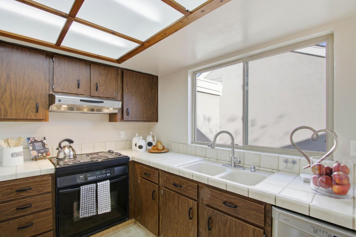 Detail Gallery Image 9 of 25 For 127 Milmar Way, Los Gatos,  CA 95032 - 2 Beds | 2 Baths