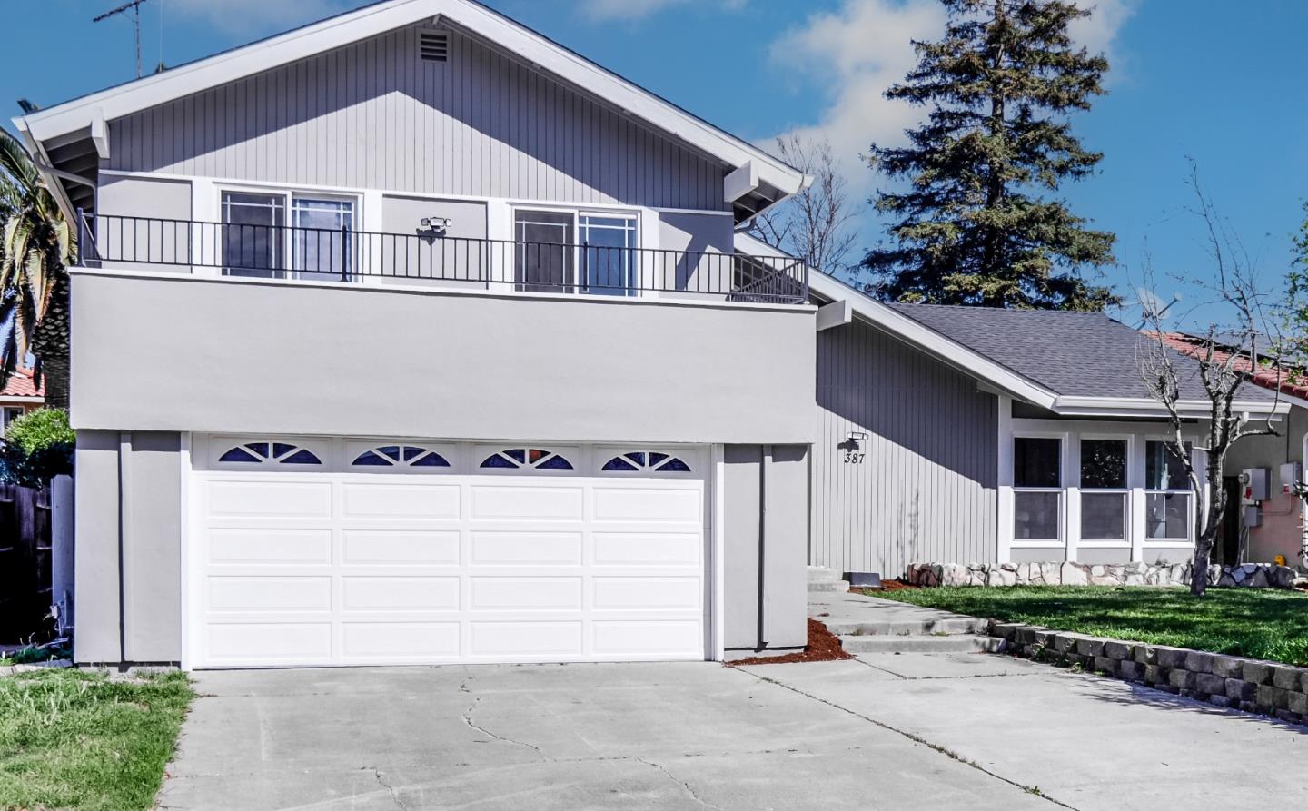 Detail Gallery Image 2 of 42 For 387 Avenida Palmas, San Jose,  CA 95123 - 3 Beds | 2/1 Baths