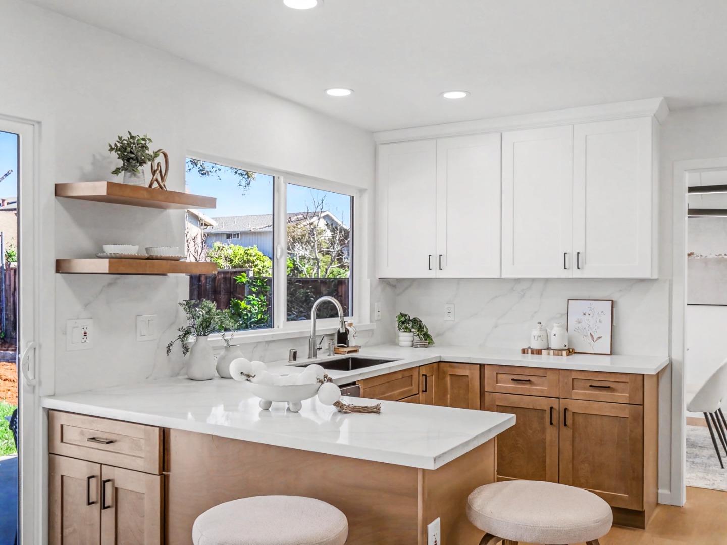 Detail Gallery Image 4 of 42 For 387 Avenida Palmas, San Jose,  CA 95123 - 3 Beds | 2/1 Baths