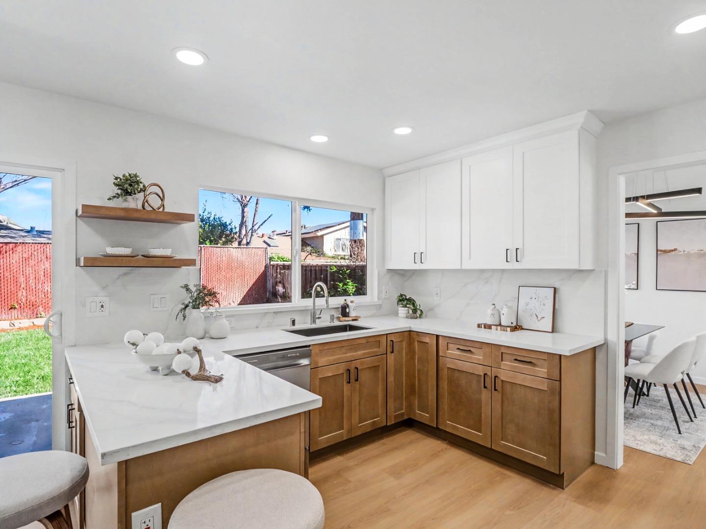 Detail Gallery Image 5 of 42 For 387 Avenida Palmas, San Jose,  CA 95123 - 3 Beds | 2/1 Baths